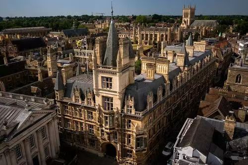 British Campus Culture: Freedom, Inclusiveness and Independent Growth